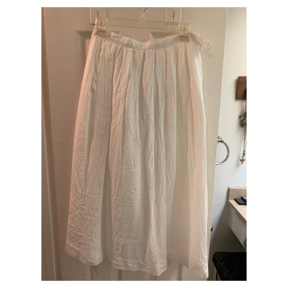 Vintage white A-line skirt. Size 6.